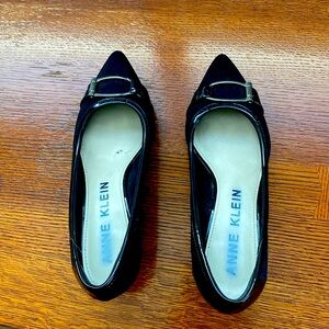 Anne Klein black womens shoes. Still in great shape. So 9